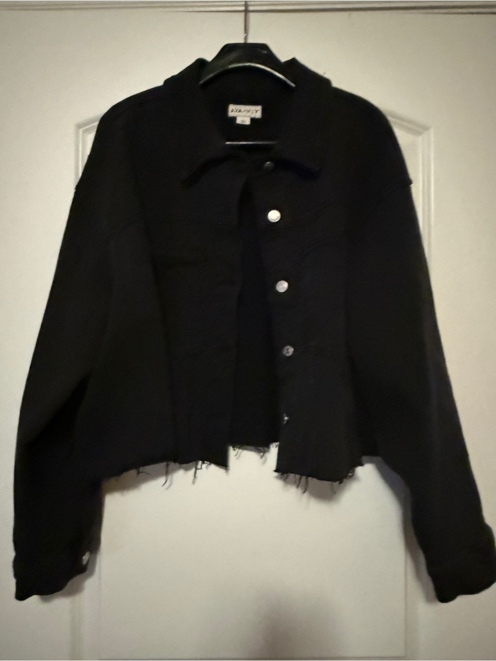 Ava & Viv Women’s size 2X Black Cropped Denim Jacket with Silver Buttons. NWOT!!